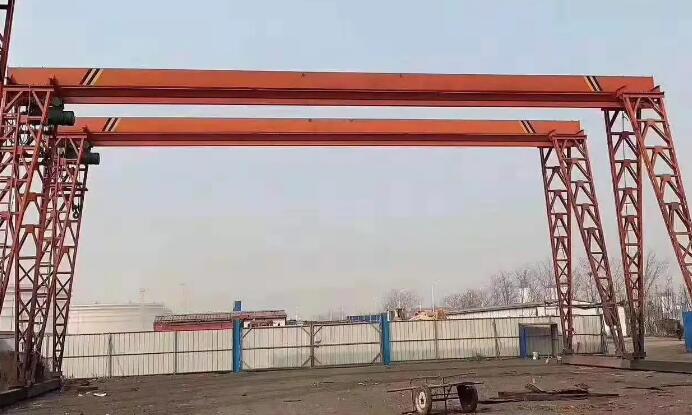 龍門吊設(shè)備電動(dòng)機(jī)的絕緣層構(gòu)造，是根據(jù)電流量尺寸或是工作電壓多少明確?