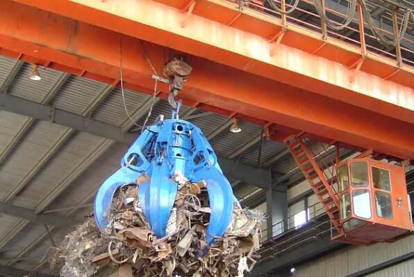 雙梁抓斗橋式起重機電動機的絕緣層構(gòu)造，是根據(jù)電流量尺寸或是工作電壓多少明確?
